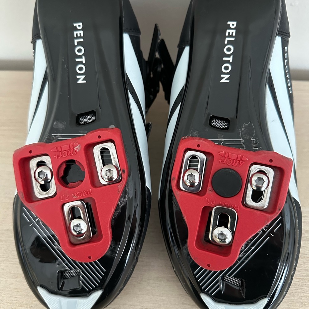 Women’s size 38 Peloton cycling shoes.